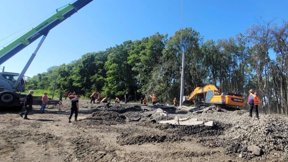 Ремонт пошкодженої вибухом колії на ділянці між Бояркою та Фастовом (Київщина)