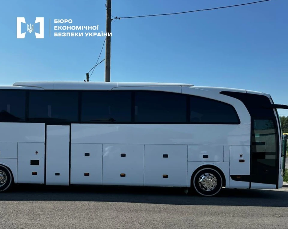 У водія-іноземця вилучили рейсовий автобус через спробу приховано вивезти з України $260 тис.
