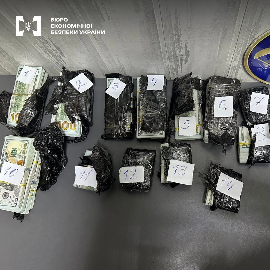 У водія-іноземця вилучили рейсовий автобус через спробу приховано вивезти з України $260 тис.