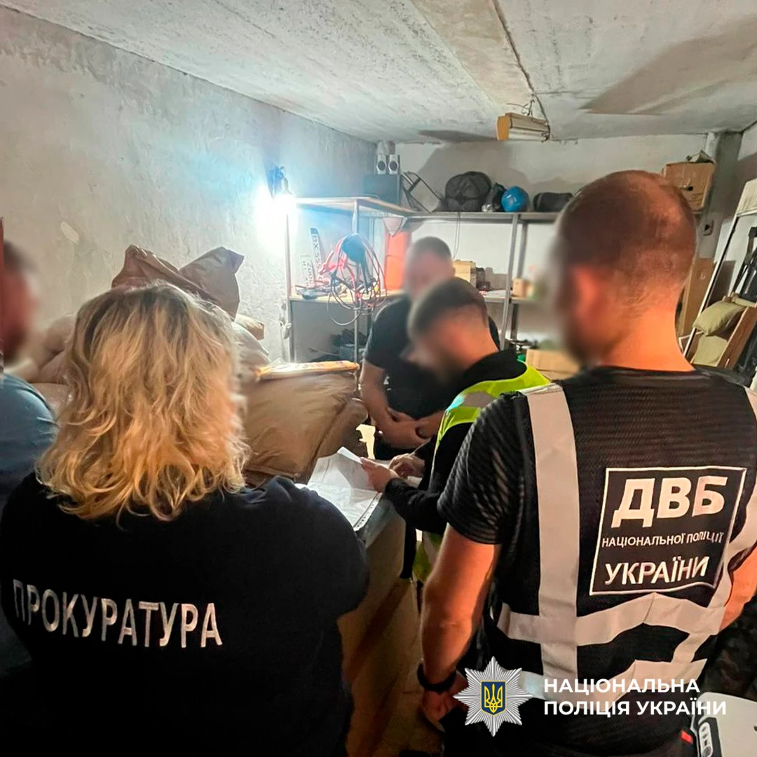 На Хмельниччині викрили підпільну поліграфію фальшивих документів