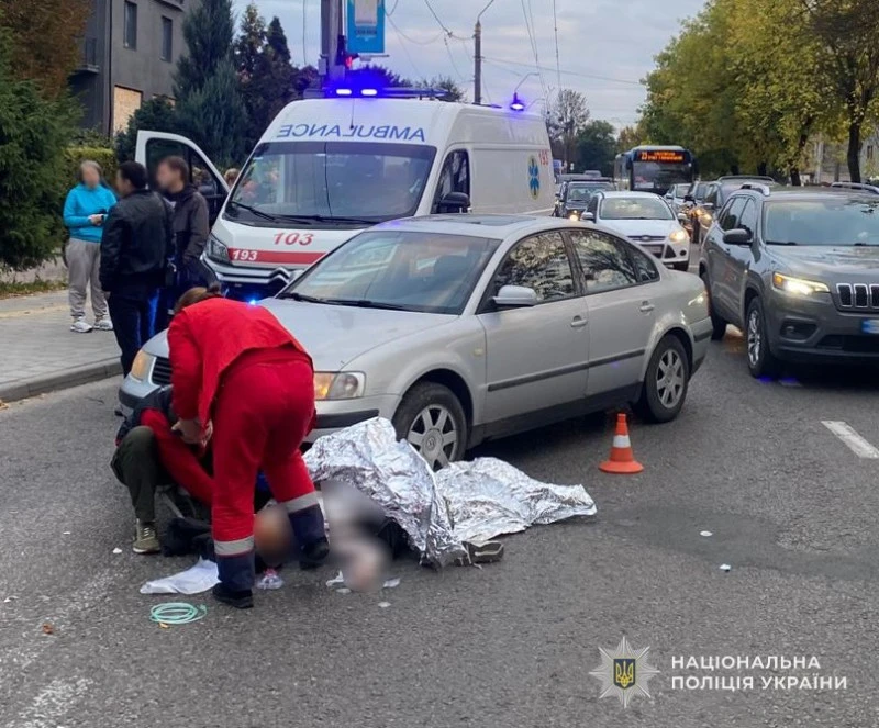 Перебігала дорогу й потрапила під колеса двох авто: на вул. Сяйво у Львові загинула 72-річна жінка