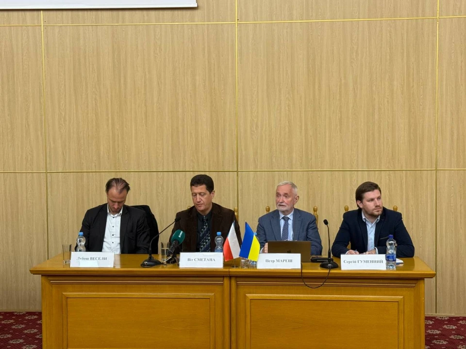 дипломати