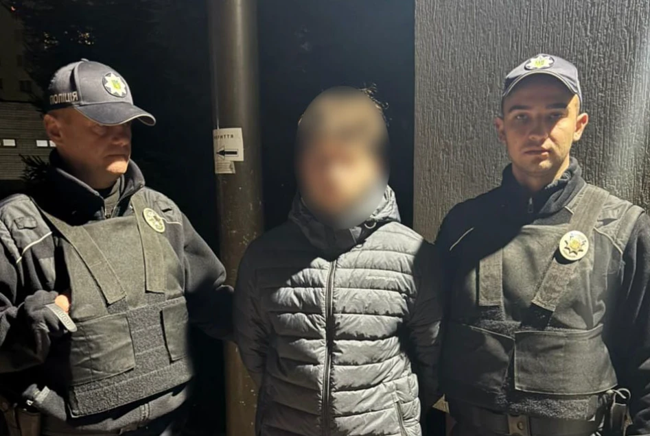 Поліцейські затримали 19-річного юнака, підозрюваного у підпалі пошти у Львові