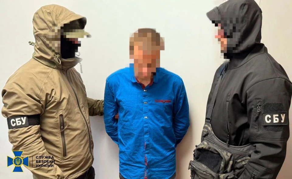 На Рівненщині чоловік облаштував у лісі схрон зі зброєю