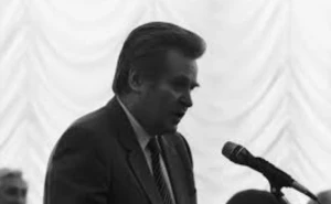 В'ячеслав Леонтьєв за часів свого головування у видавництві ЦК КПРС "Правда"