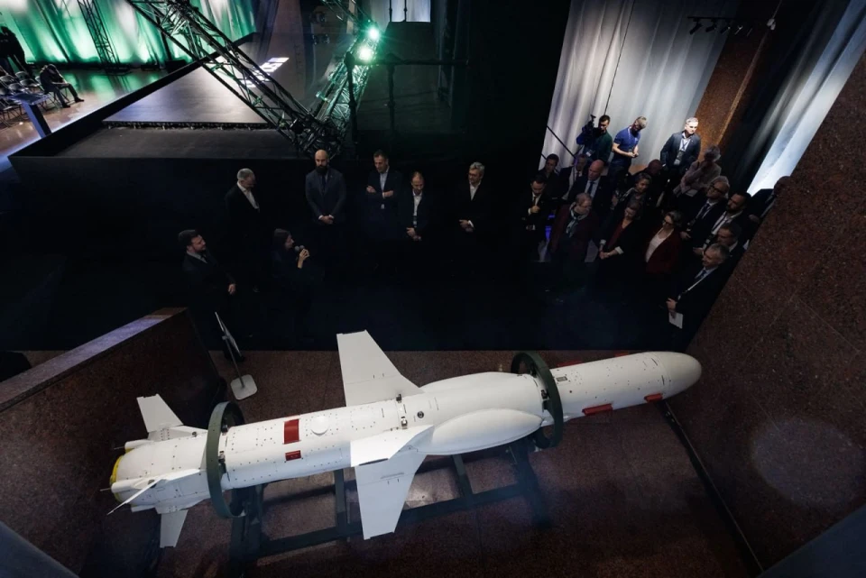 A new version of the R-360 missile features noticeable mid-body bulges
