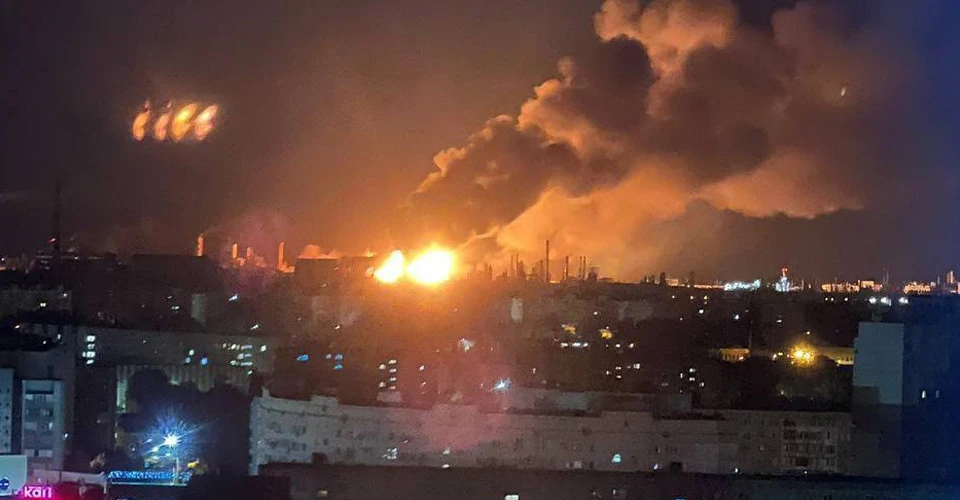 Волгоград, горить газопереробний завод