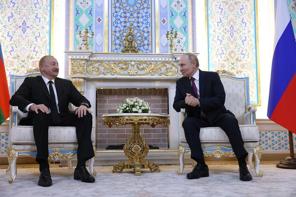 Ільхам Алієв та Володимир Путін (праворуч)