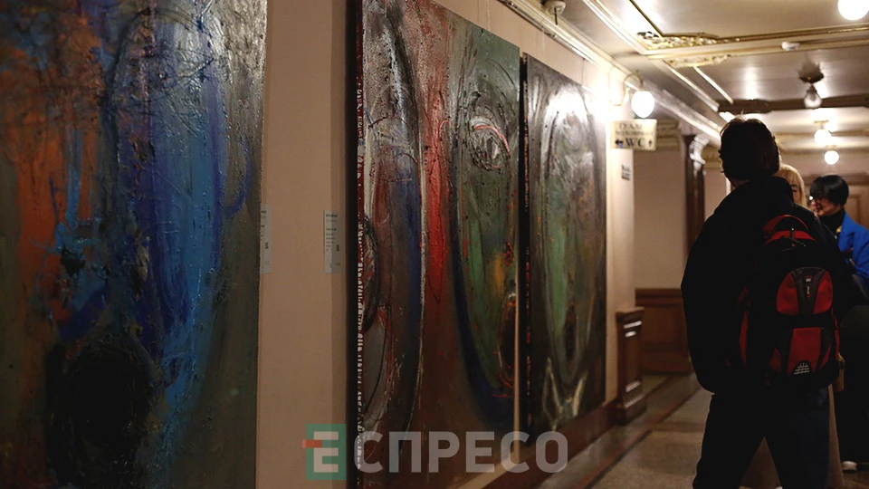 Виставка "Співаючі" Сергія Савченка в Оперному театрі, Львів