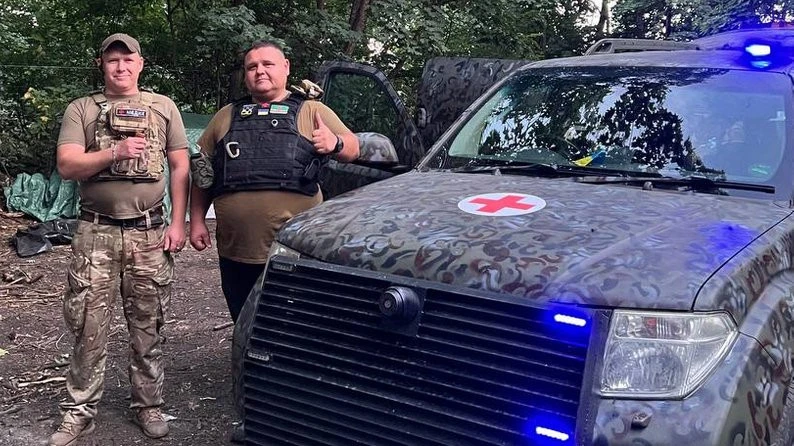 Священник-волонтер зі Львівщини передав ЗСУ майже 200 автомобілів для медичної евакуації