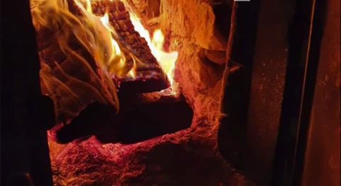 На Львівщині чоловік з дитиною потрапили в лікарню через спробу розпалити піч газовим балончиком