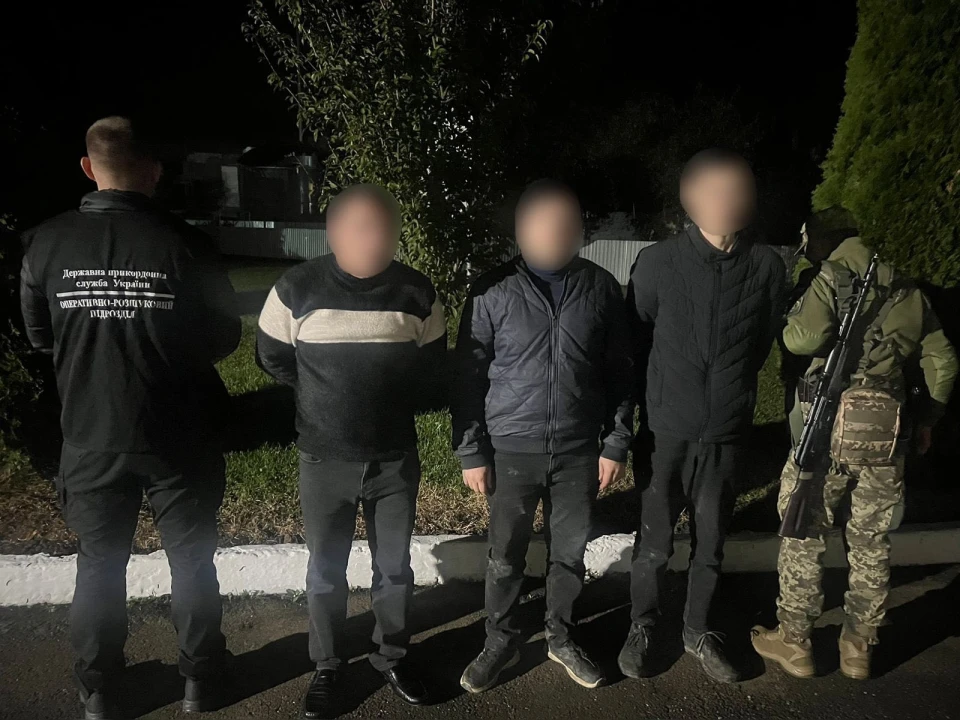 На Закарпатті затримали трьох ухилянтів і переправника, який оцінив свої послуги у $29 тис.