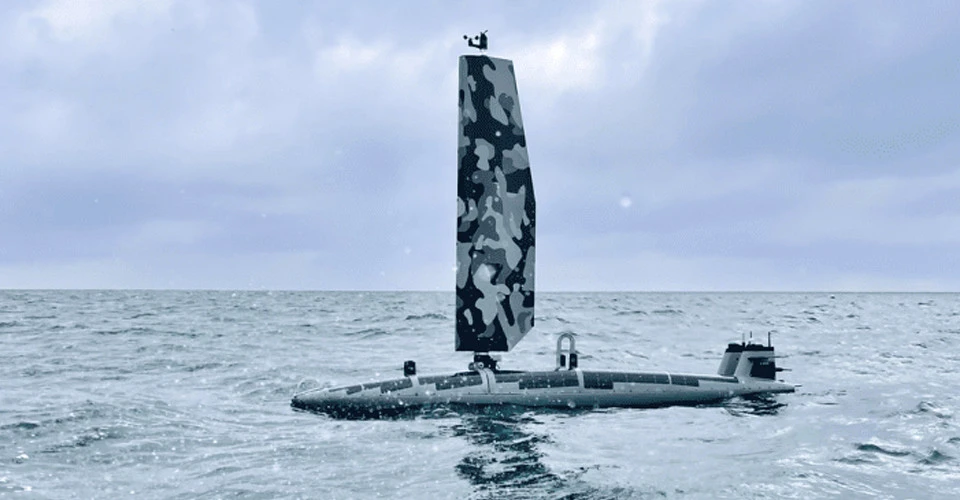 sea-air UAVs "Тритон", оснащений вітрилом камуфляжного малюнка, під час операцій у відкритій воді