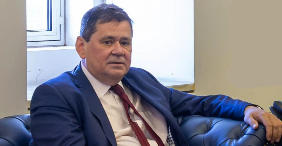 Ніл Кромптон