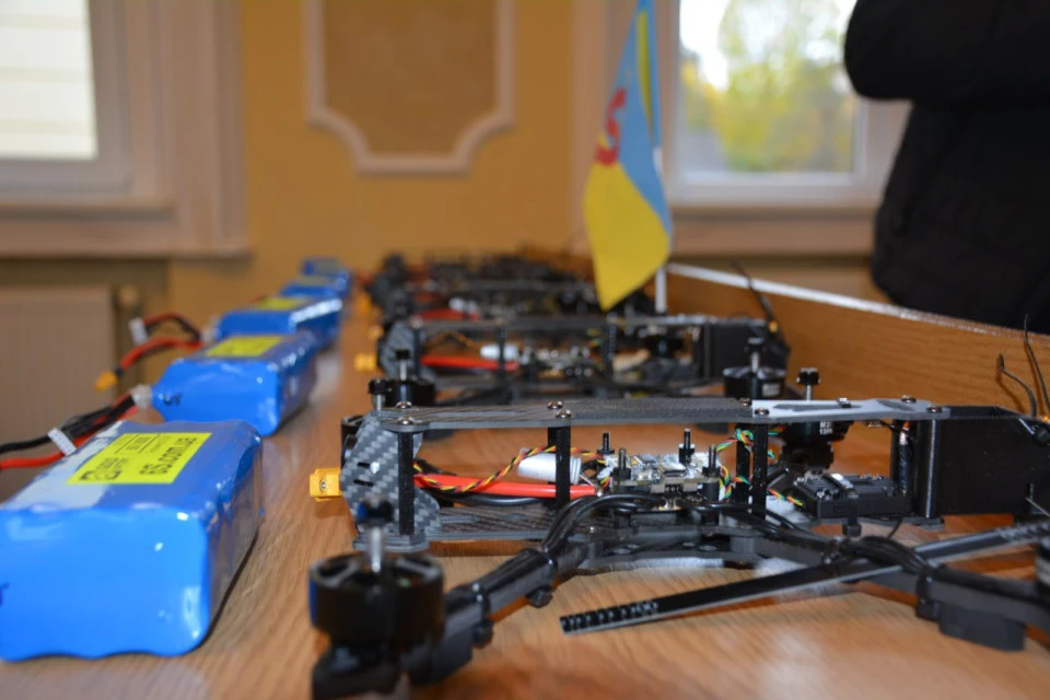 Волонтер з Прикарпаття за відсуджені за своє побиття гроші купив дрони для ЗСУ