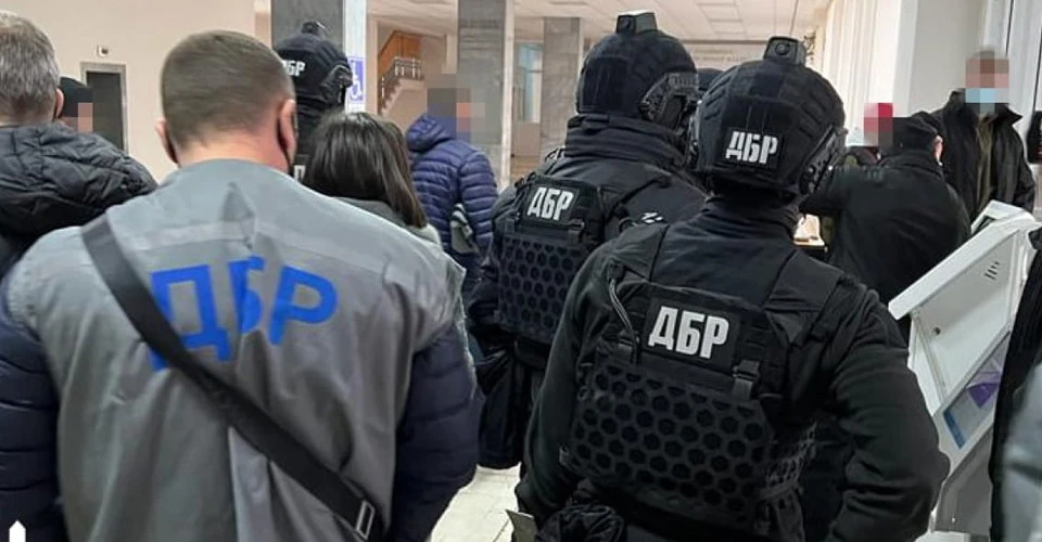 обшуки ДБР