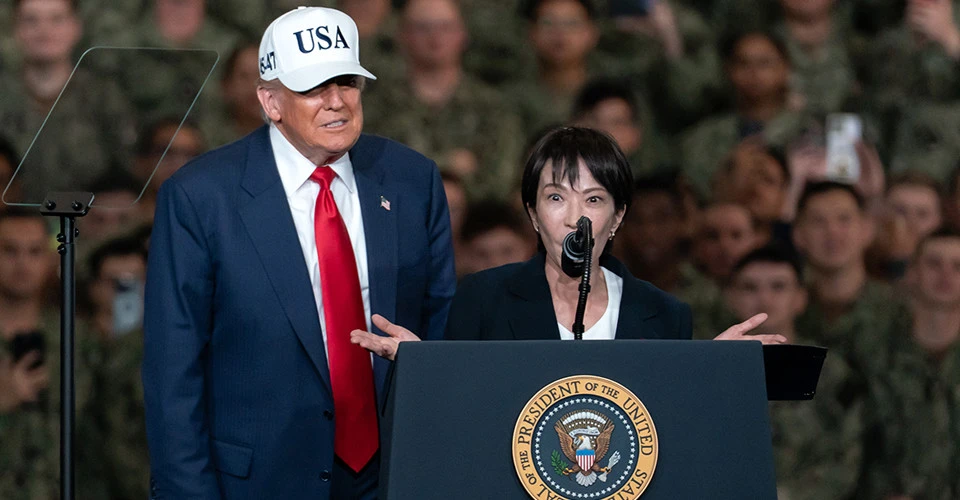 Санае Такаїчі під час зустрічі з Дональдом Трампом