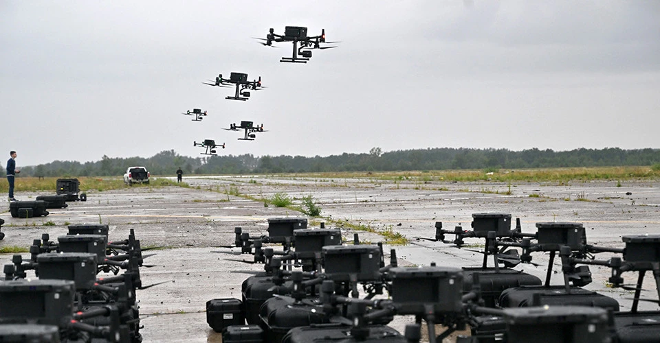 Розвідувальні дрони DJI Matrice 300, під час випробувальних польотів, перед відправкою на передову