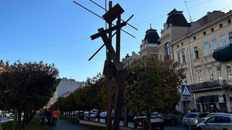 У центрі Львова встановили скульптуру "Давид"