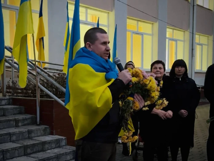 На Рівненщині зустріли захисника Юрія Дашкеля, який повернувся з полону