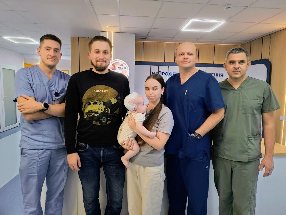Львівські медики врятували 6-місячного сина звільненого з полону захисника з критичною травмою голови