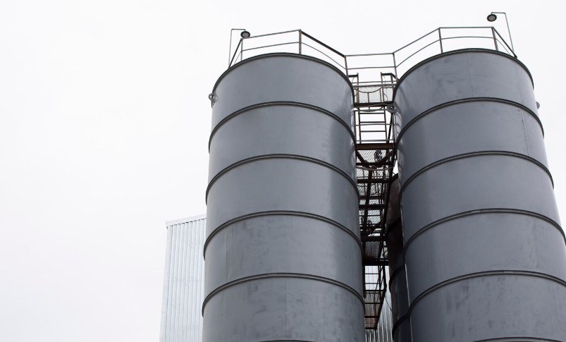 Бессент: США не продовжуватимуть ліцензію на купівлю російської та іранської нафти