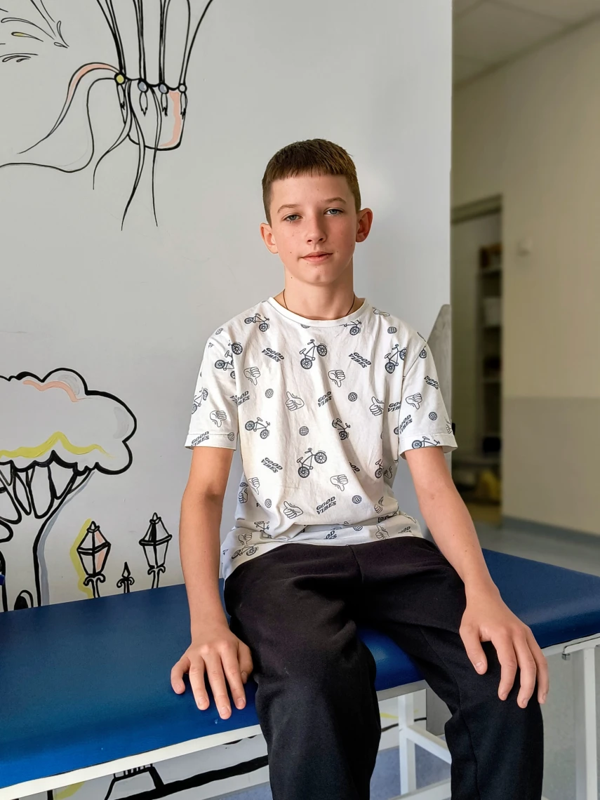 Львівські медики за 6 хвилин випалили пухлину кістки 13-річному волонтеру та сину захисника