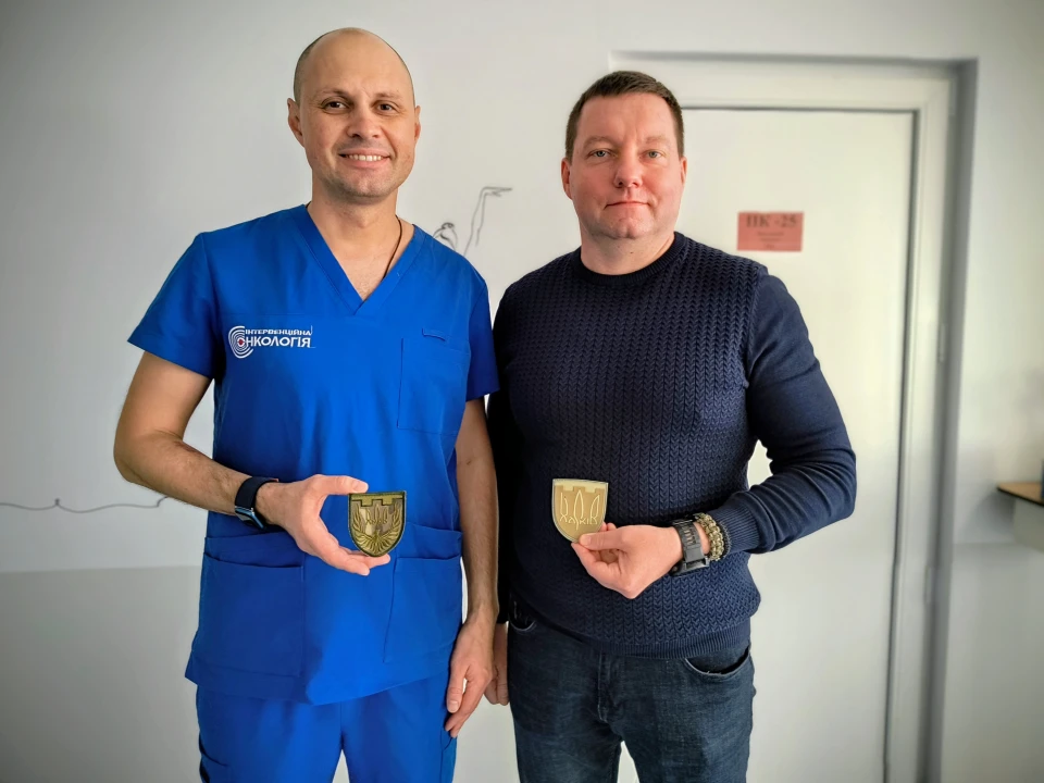 Львівські медики за 6 хвилин випалили пухлину кістки 13-річному волонтеру та сину захисника