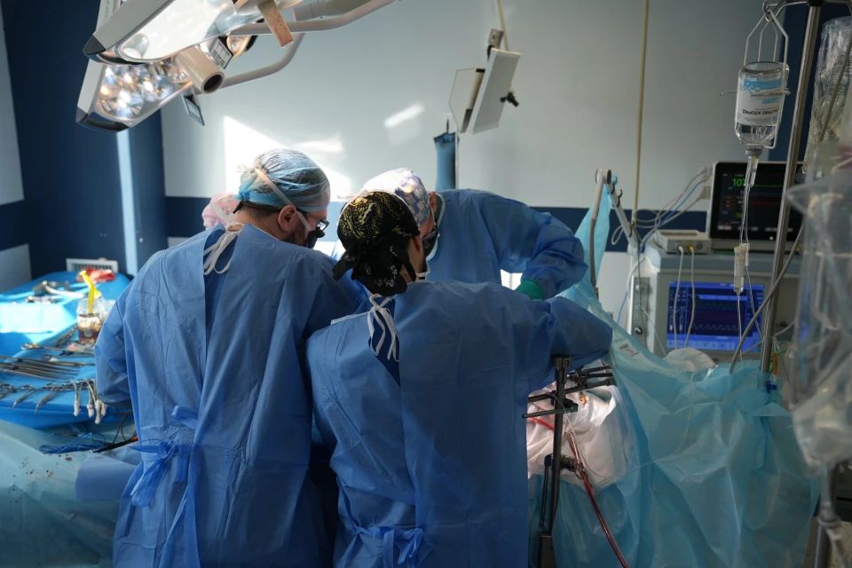 У Львові медики провели родинну трансплантацію печінки: дружина стала донором для чоловіка