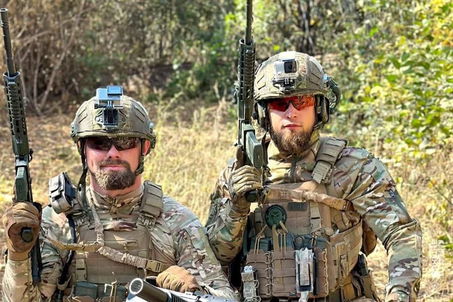 гвардійський сапер Володимир з побратимом