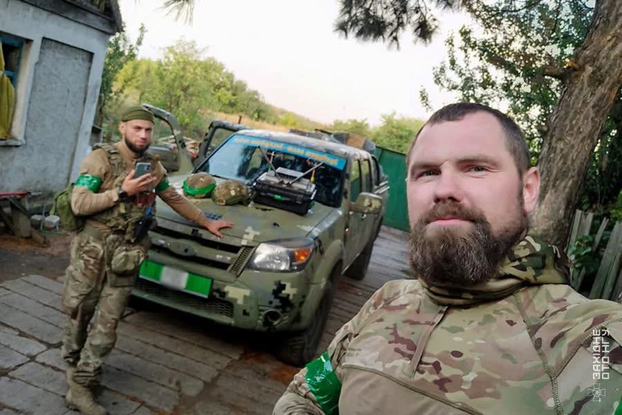 гвардійський сапер Володимир з побратимом