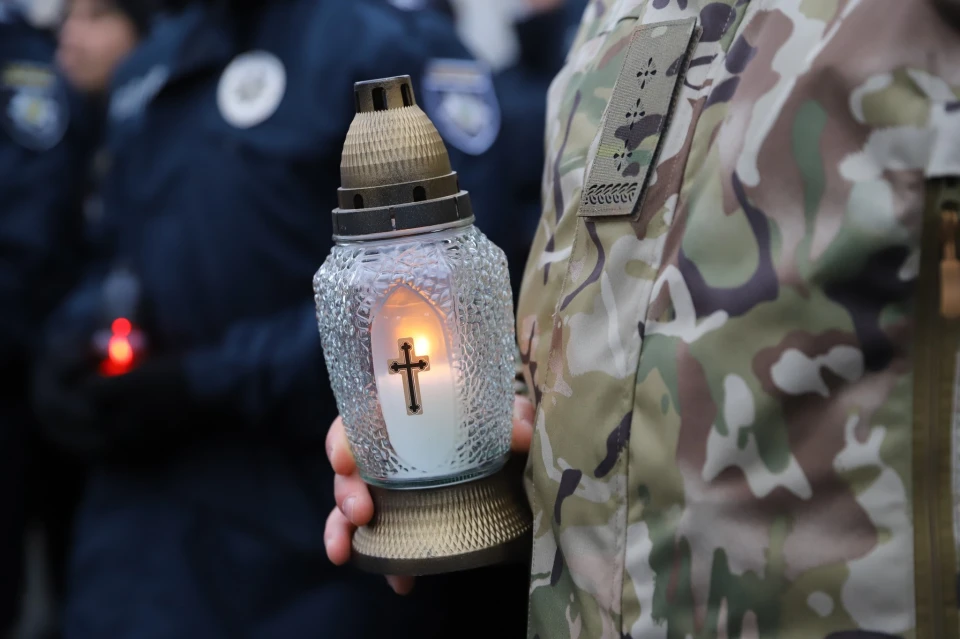 Світло, що символізує памʼять: Львівщина вшанувала жертв Голодоморів в Україні