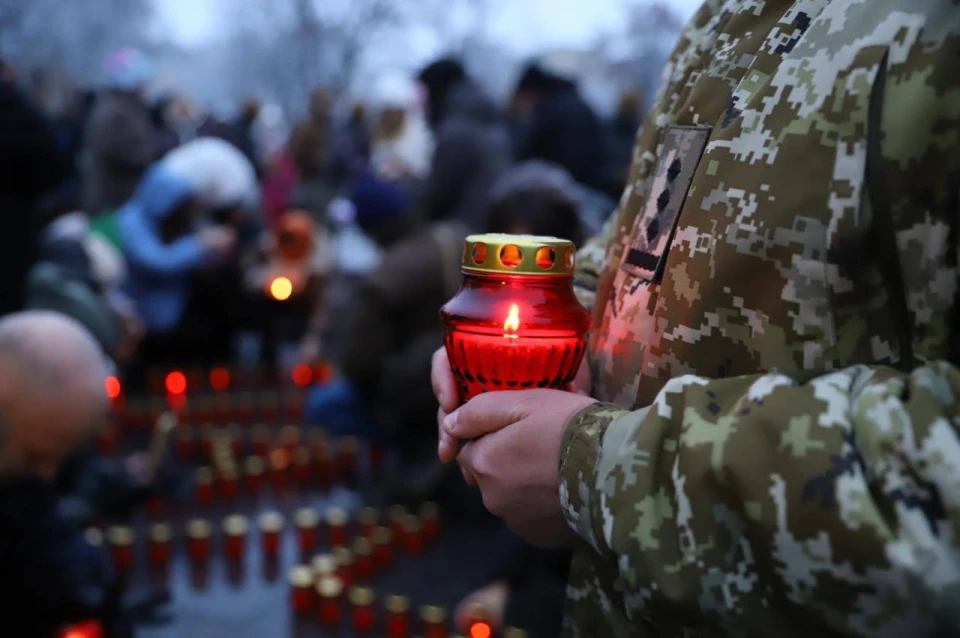 Світло, що символізує памʼять: Львівщина вшанувала жертв Голодоморів в Україні