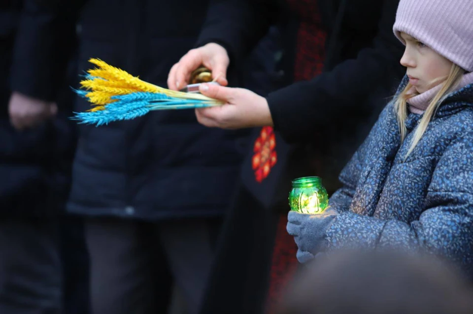 Світло, що символізує памʼять: Львівщина вшанувала жертв Голодоморів в Україні