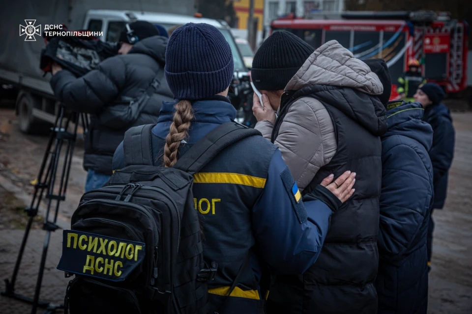 Пошуково-рятувальні роботи на місці ракетного удару в Тернополі завершили