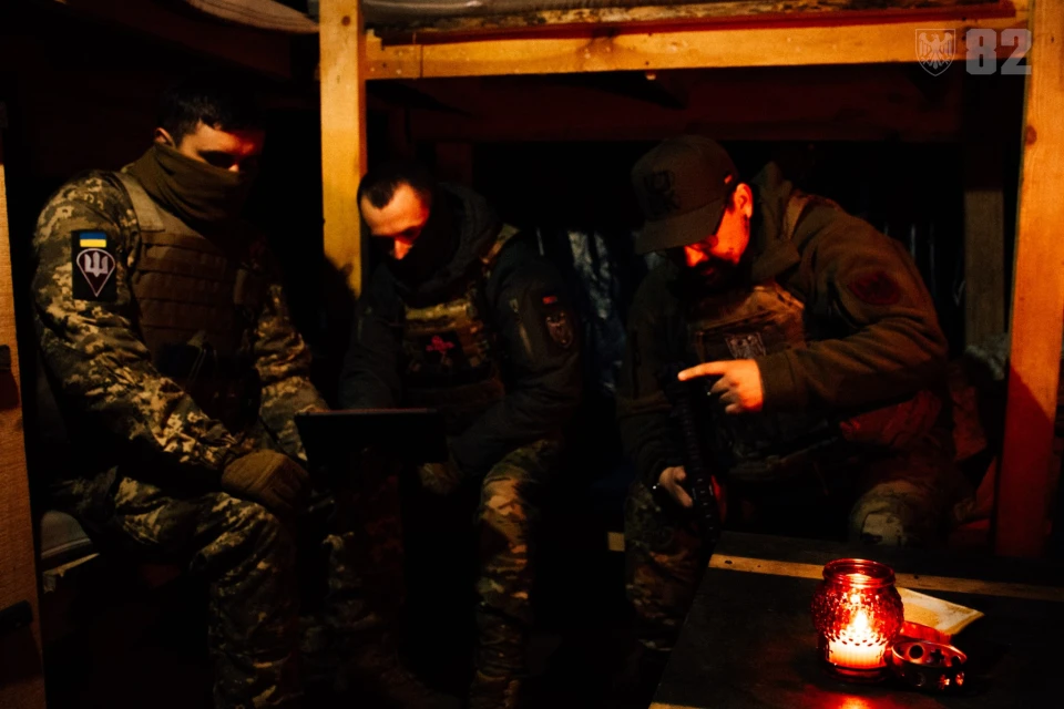 Десантники 82-ї бригади на передовій запалили свічки у пам'ять про жертв Голодомору
