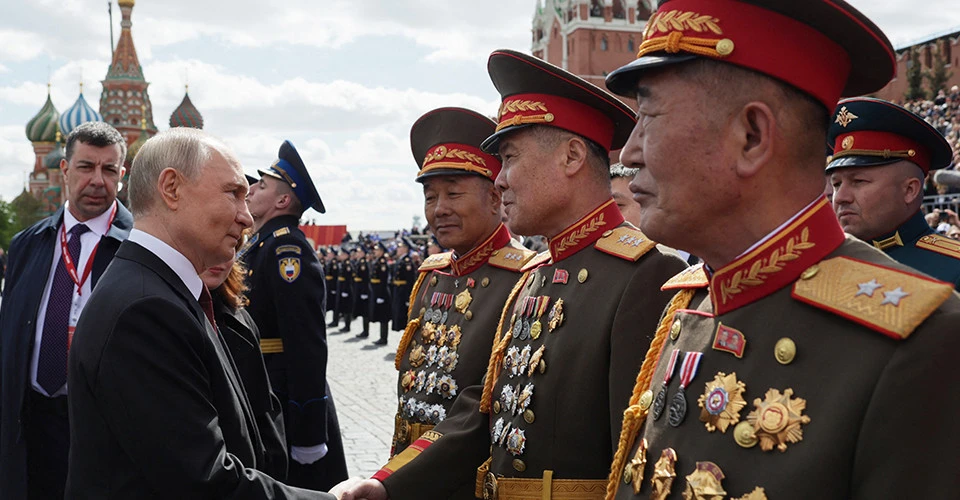зустріч  Путіна з північнокорейськими військовослужбовцями. Москва, 9 травня 2025 року