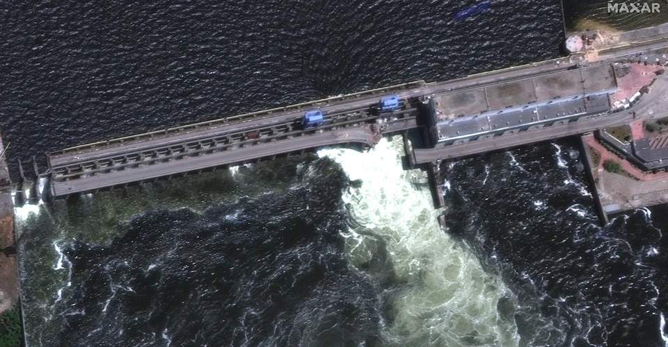 зруйнована рашистами дамба Каховської ГЕС