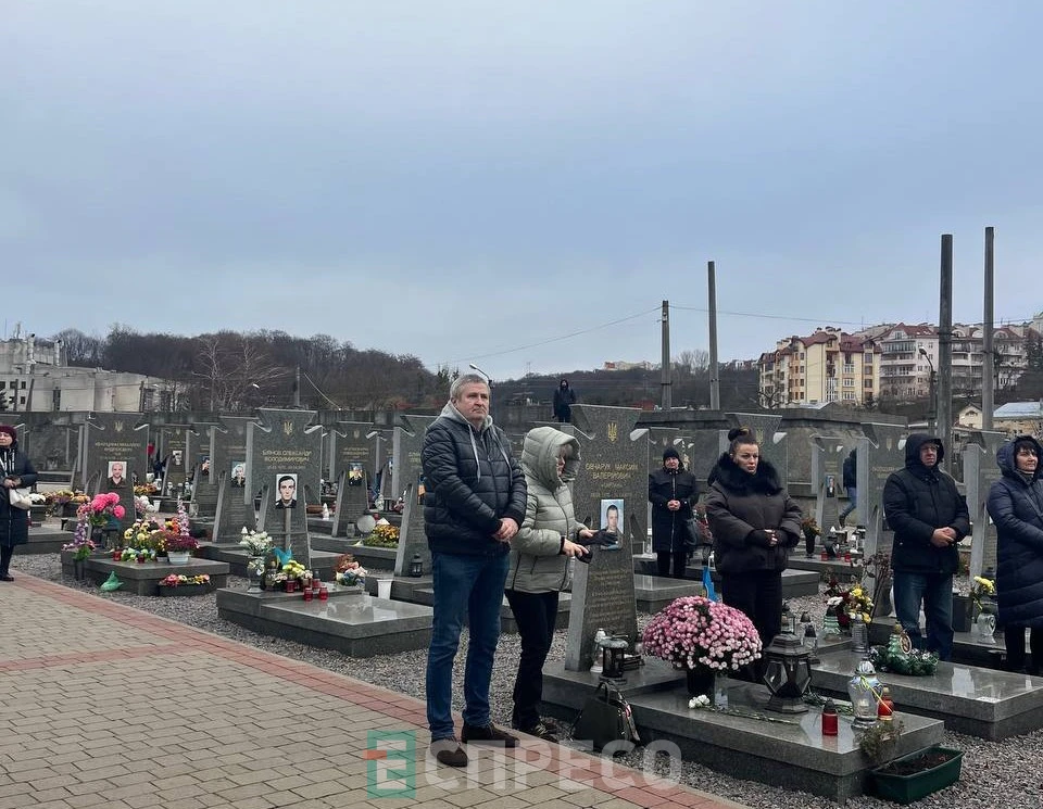 У Львові в День ЗСУ вшановують памʼять полеглих воїнів