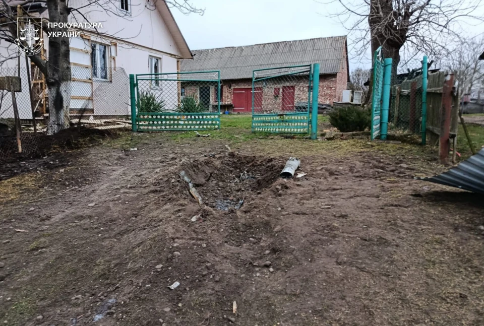 На Львівщині росіяни атакували енергетичну інфраструктуру у двох районах: постраждали двоє чоловіків, пошкоджено будинки