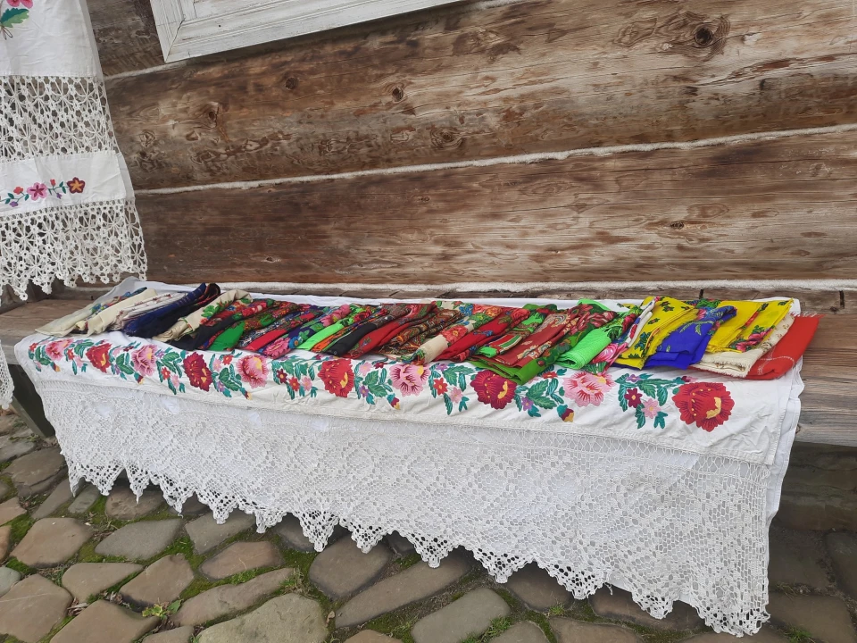Військовий передав заповіднику "Тустань" 42 артефакти з прифронтової Сумщини