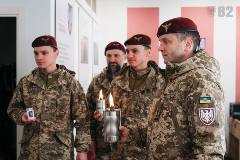 Пластуни Чернівців передали Вифлеємський вогонь десантникам 82-ї бригади