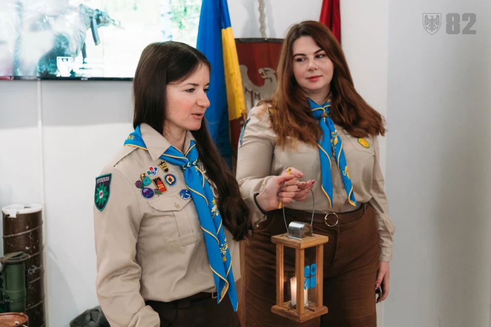 Пластуни Чернівців передали Вифлеємський вогонь десантникам 82-ї бригади
