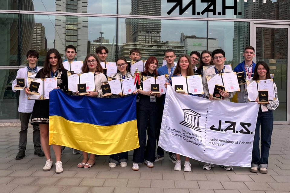 Рівнянин Назар Громов став бронзовим призером виставки винаходів у Тайвані