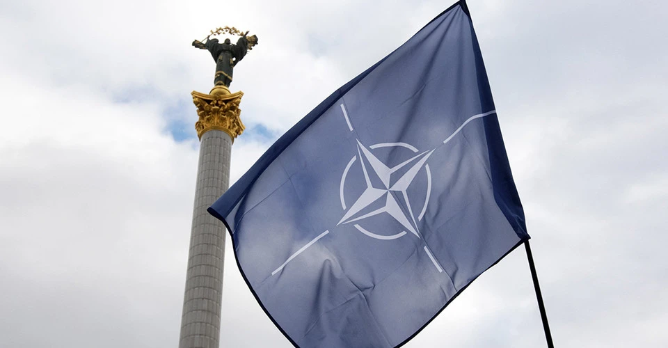 НАТО прапор у Києві