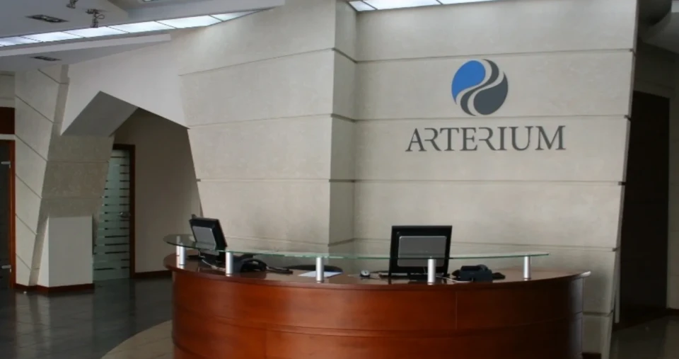 Корпорация Артериум, Высокий суд Англии, София Жеваго, Константин Жеваго