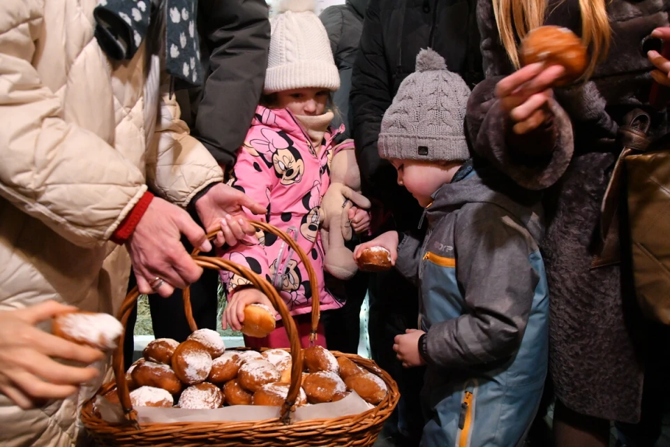 На площі Ринок у Львові відкрили різдвяну шопку