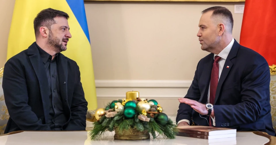 Навроцький дарує Зеленському книги про Волинську трагедію
