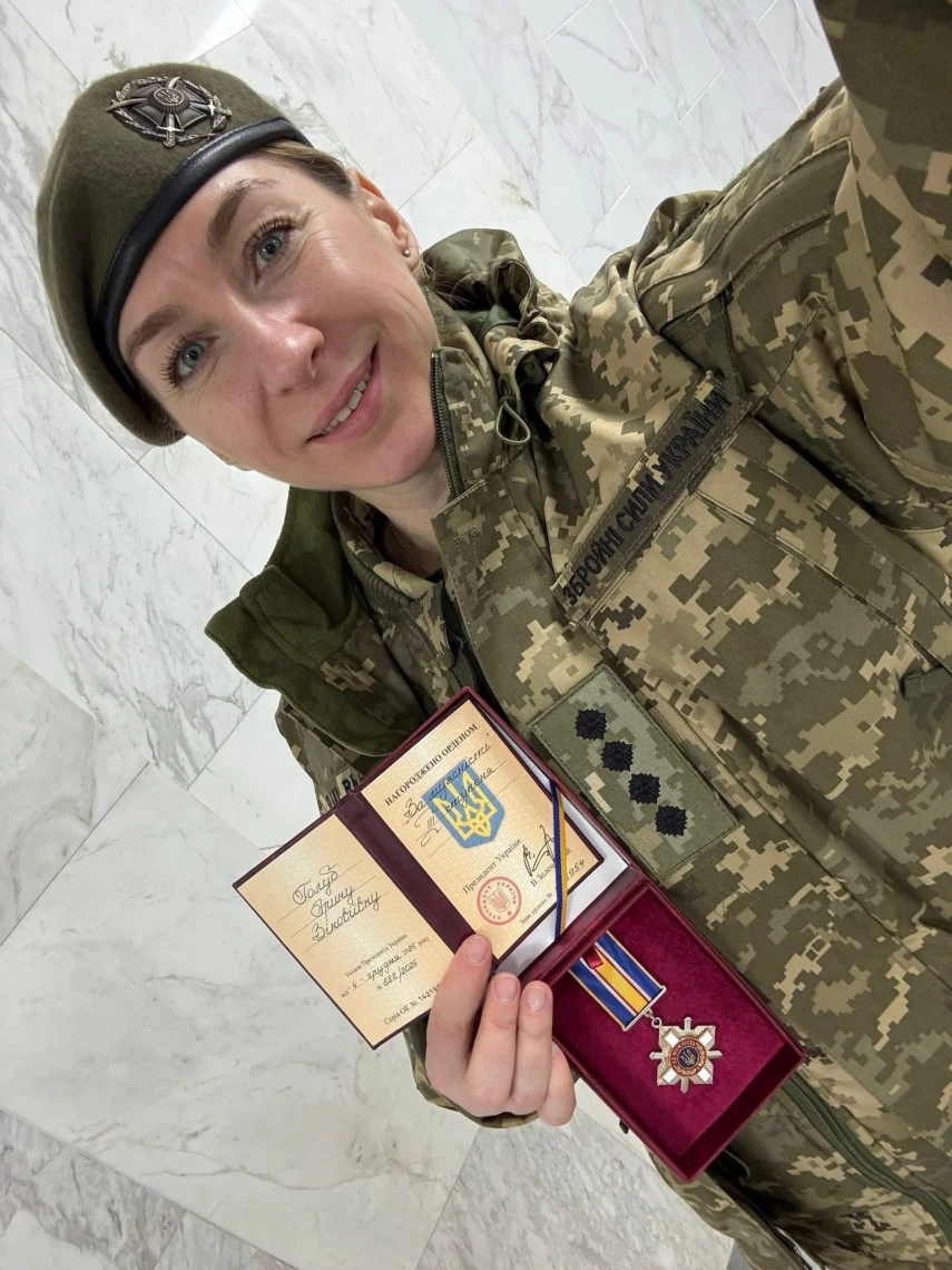 Президент вручив захисниці з Жовкви Ірині Голуб-Парасюк орден "За мужність" ІІІ ступеня