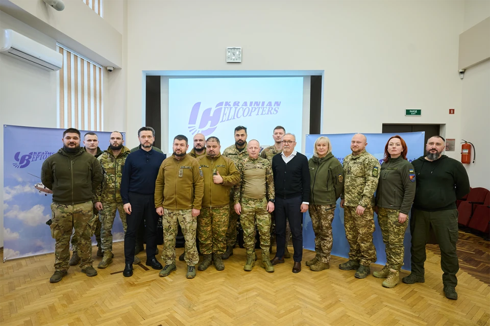 Авіакомпанія “Українські вертольоти” передала чергову партію техніки одразу п’яти підрозділам